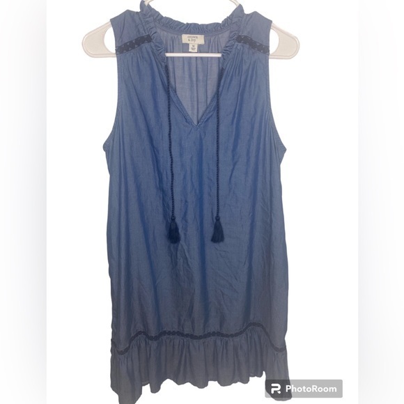 crown & ivy Dresses & Skirts - Crown & Ivy Dress size Medium
